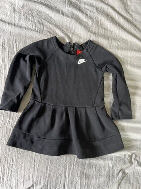 Nike Black Girls' Long Sleeve Peplum Top